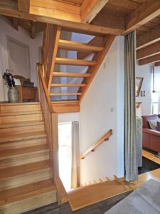 Diele (EG zur 1. Ebene & UG)