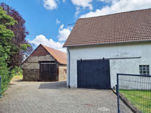 Zufahrt links