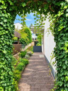 Weg zum Hauseingang