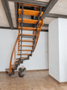 DG_Treppenaufgang Spitzboden