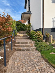 Weg zum Hauseingang